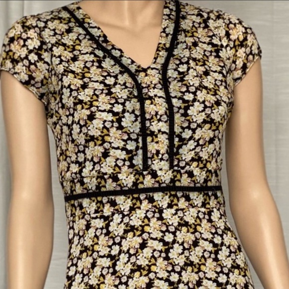 DE Collection Black Vintage Floral V-neck Lined Floral Dress - Picture 4 of 11